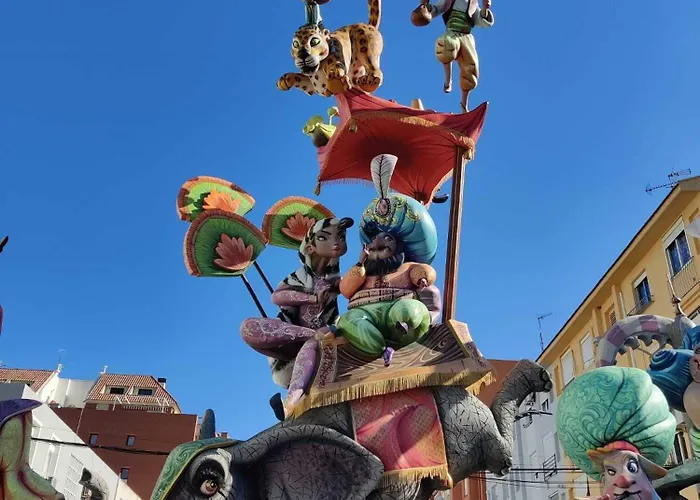 Station By Edeal Homes デニア